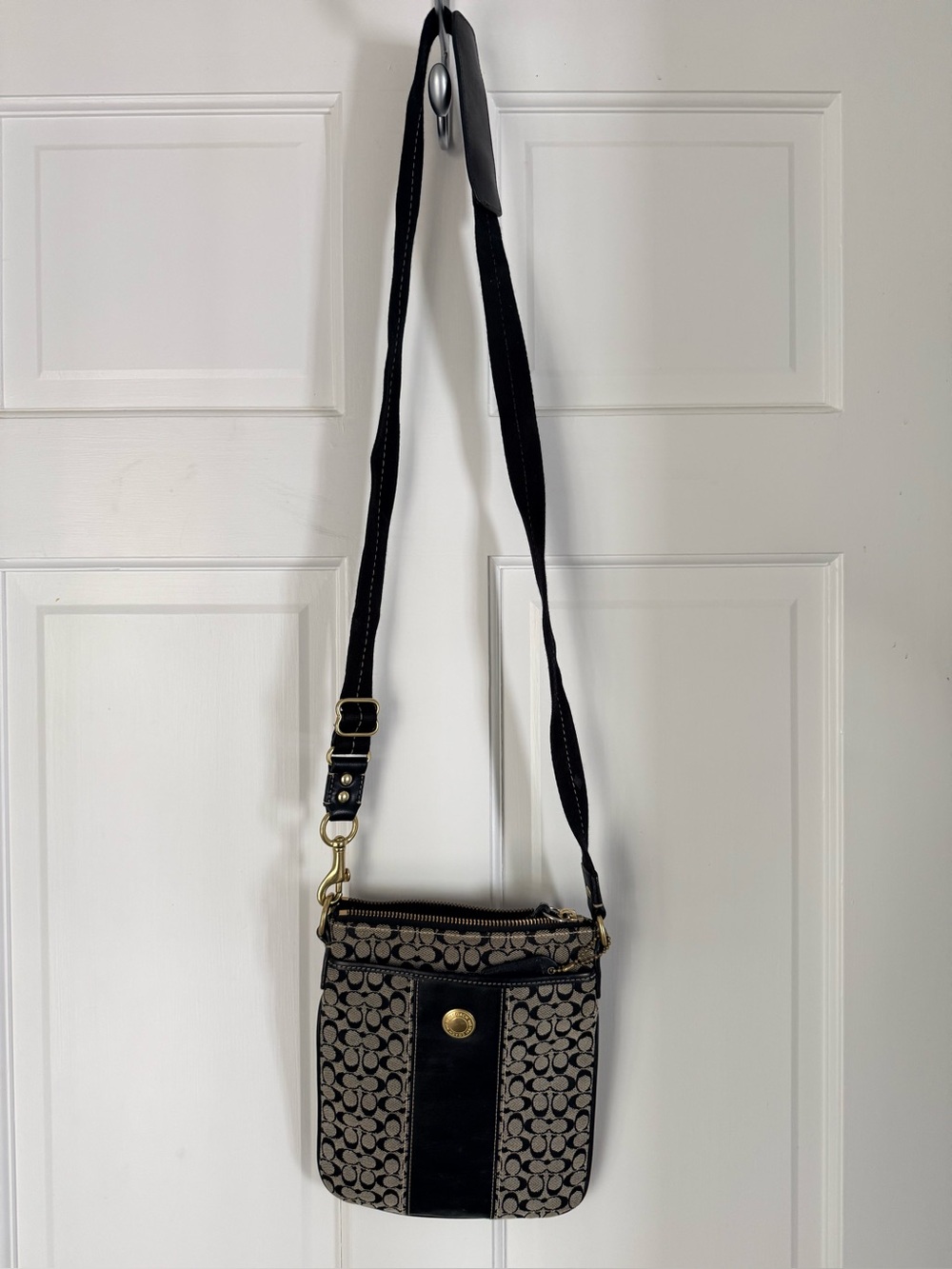 Coach vintage Signature Crossbody Bag in Black and Tan